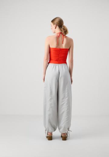 Топ без бретелек