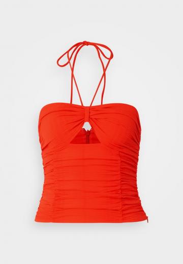 Топ без бретелек