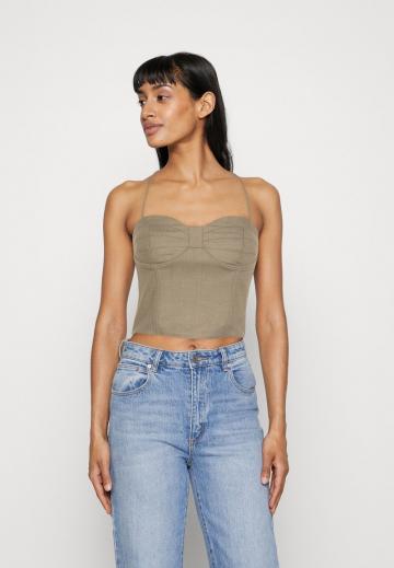 Топ без бретелек