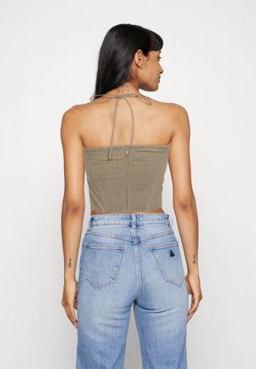 Топ без бретелек