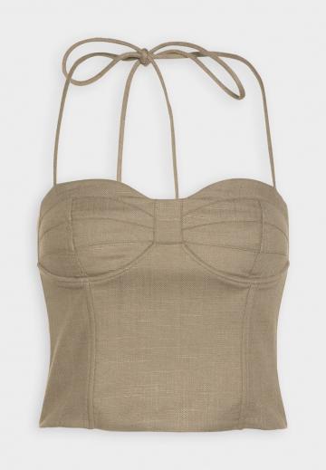 Топ без бретелек