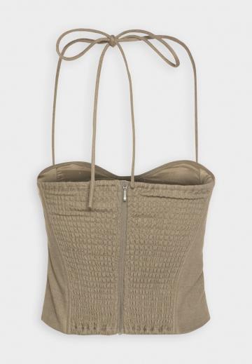 Топ без бретелек