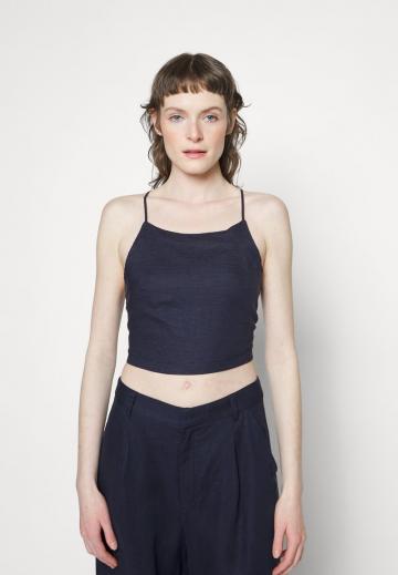 Топ на бретельках