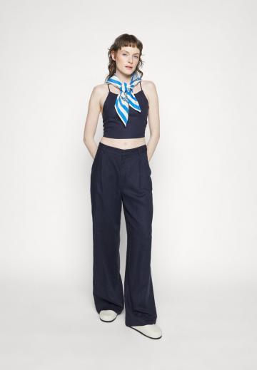 Топ на бретельках