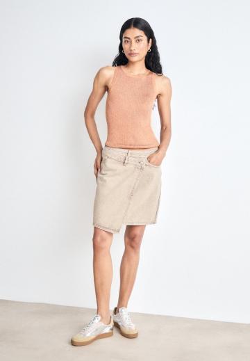 Юбка с накладными карманами