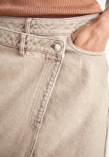 Юбка с накладными карманами