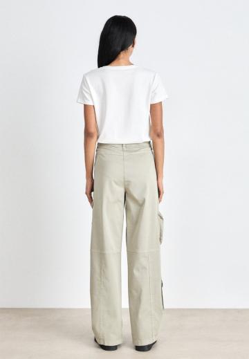 Брюки с накладными карманами