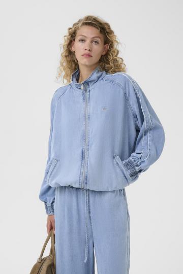 Джинсовая куртка