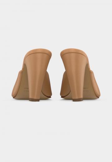 Босоножки на каблуке