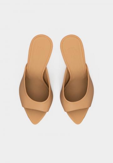 Босоножки на каблуке