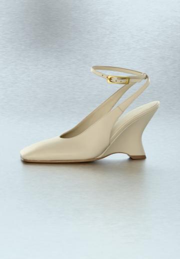 Туфли на танкетке