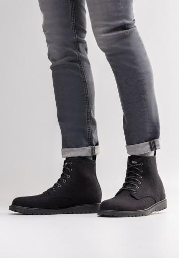 Ботинки на шнуровке