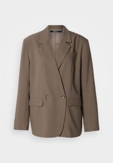 Короткое пальто