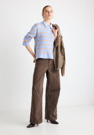 Пуловер с воротником поло