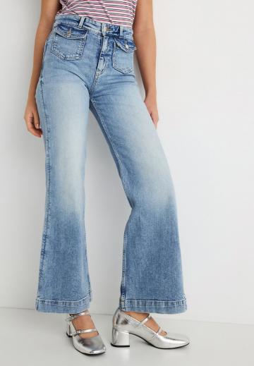 Клешеные джинсы