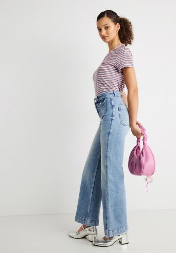 Клешеные джинсы