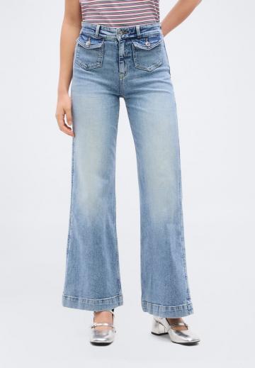 Клешеные джинсы