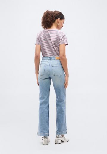 Клешеные джинсы