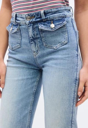 Клешеные джинсы