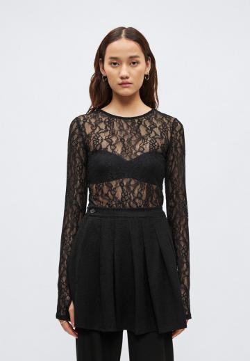 Кружевная блузка
