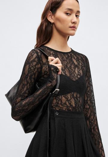 Кружевная блузка
