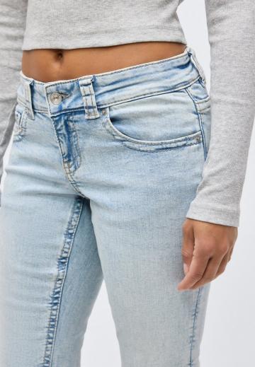 Клешеные брюки