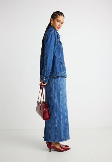 Джинсовая куртка