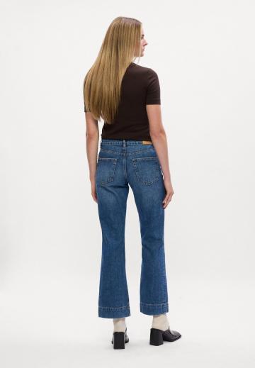 Прямые джинсы