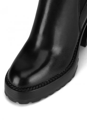 Высокие сапоги