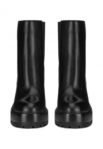 Высокие сапоги