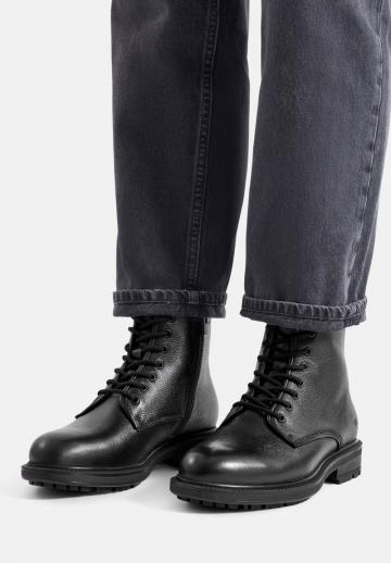 Ботинки на шнуровке