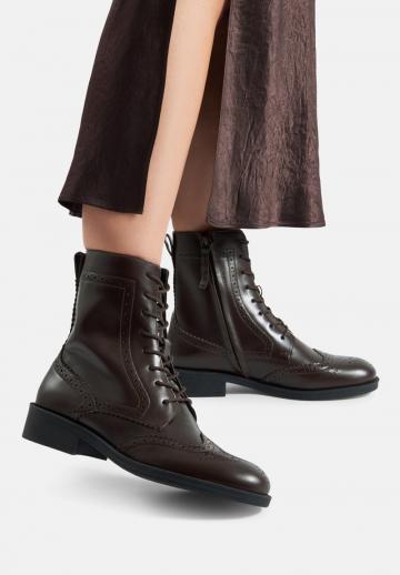 Ботинки на шнуровке