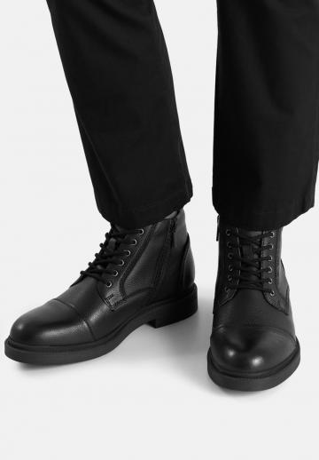 Ботинки на шнуровке