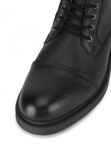Ботинки на шнуровке