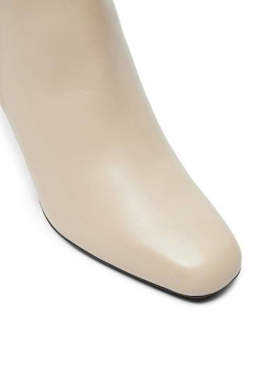 Высокие сапоги