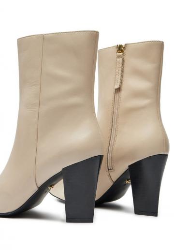 Высокие сапоги