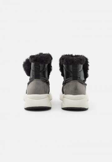 Зимние ботинки