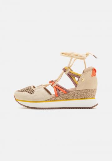 Туфли на шнуровке