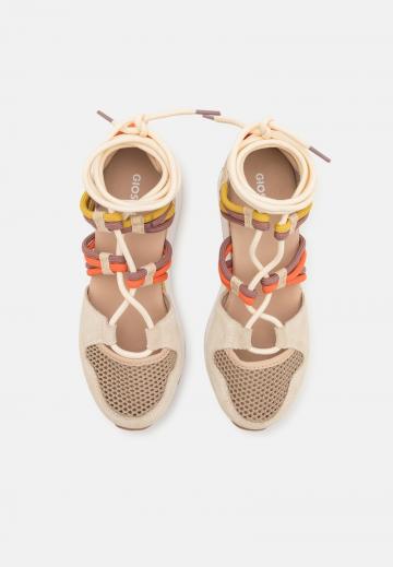 Туфли на шнуровке