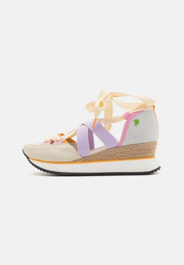 Туфли на шнуровке