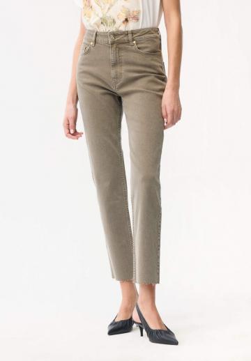 Короткие джинсы