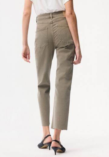 Короткие джинсы