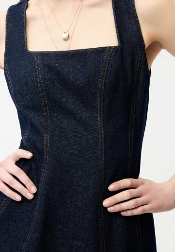 Джинсовый комбинезон