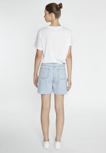 Джинсовые шорты