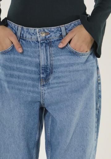 Свободные джинсы