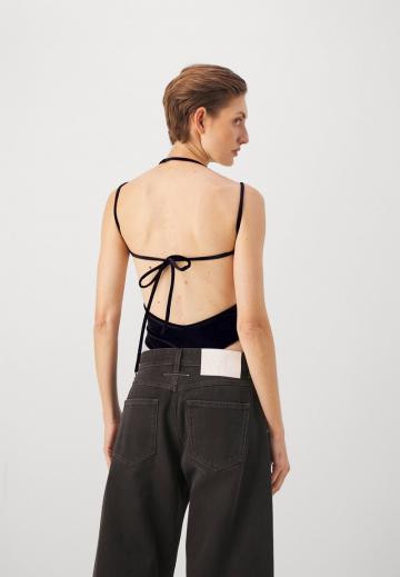 Топ на бретельках