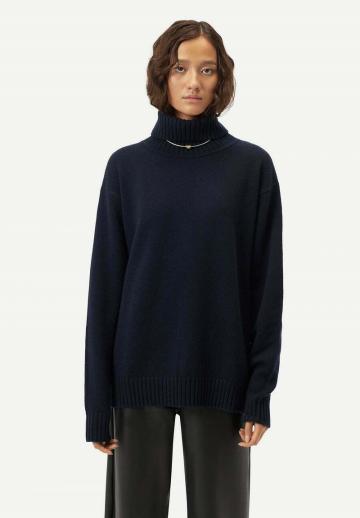 Пуловер с вырезом V