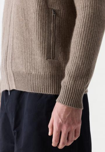 Вязаная кофта