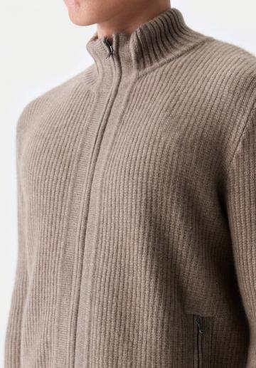 Вязаная кофта