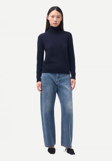 Пуловер с вырезом V